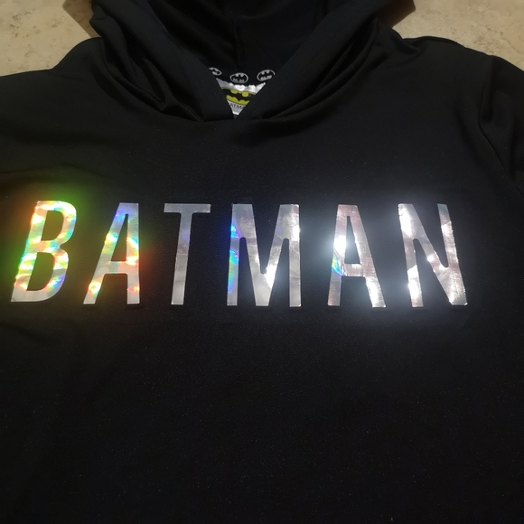 🔵 3/$30 Women's Cropped Batman Shirt - Picture 3 of 15